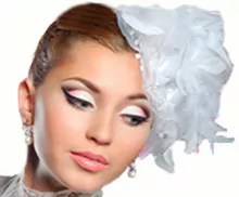 Bild einer jungen Frau bei einem Braut-Makeup.