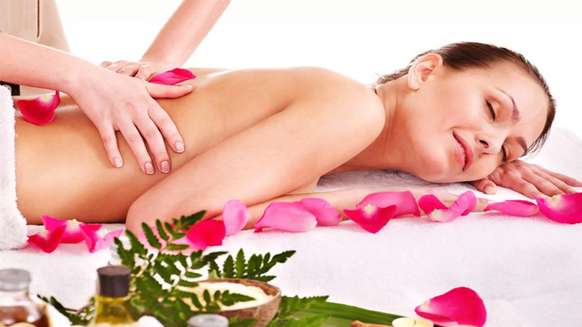 Bild einer jungen Frau bei einer Medizinische - Massage.