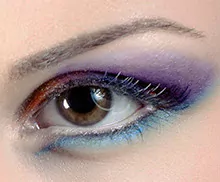 Bild mit einer Permanent Makeup - Augen-Eye-Shadow- Pigmentierung.