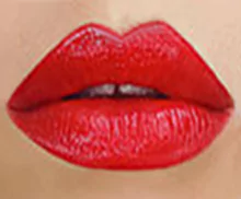 Bild mit einer Permanent Makeup - Lippen- Candy- Pigmentierung.